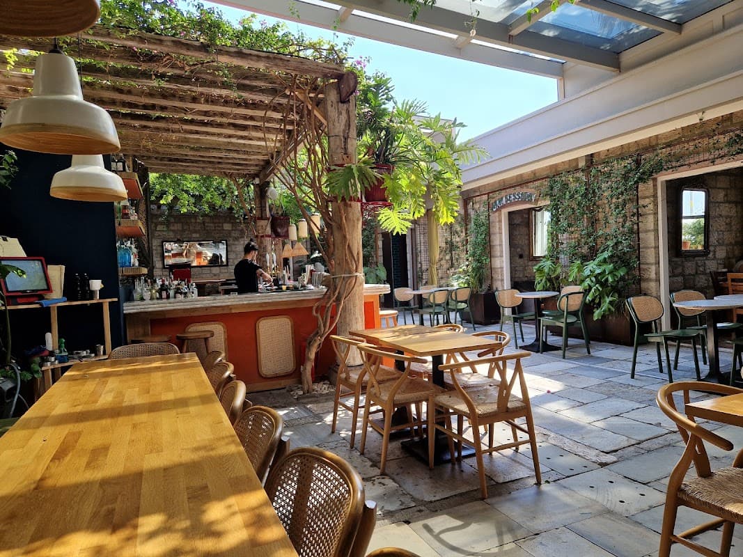 Rast Bira Bahçesi - Karşıyaka