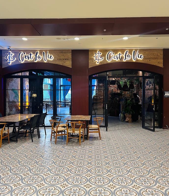 C'est La Vie Social House - Karşıyaka