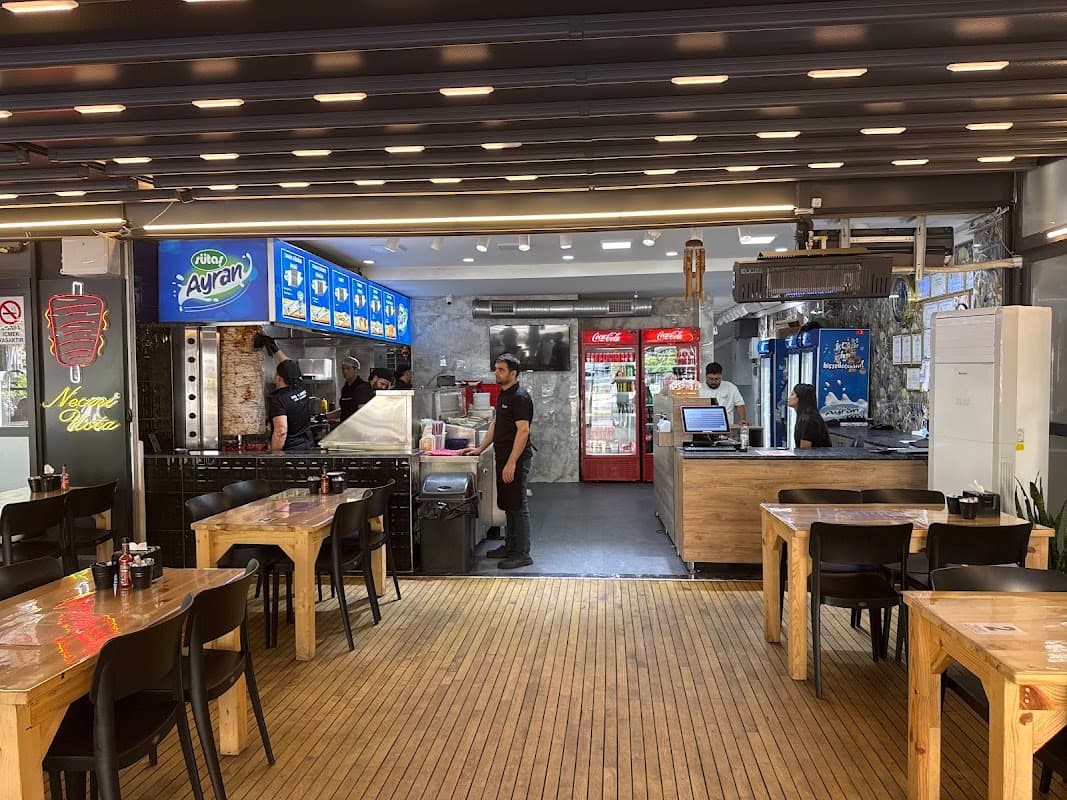 NECMİ USTA DÖNER SALONU. LARA ŞUBESİ - Muratpaşa